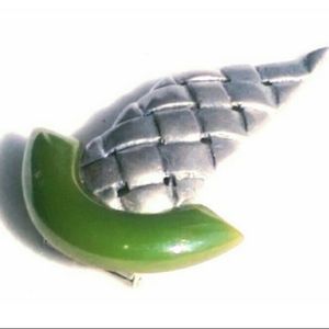 Art Deco Vintage Bakelite Dress/Fur Clip